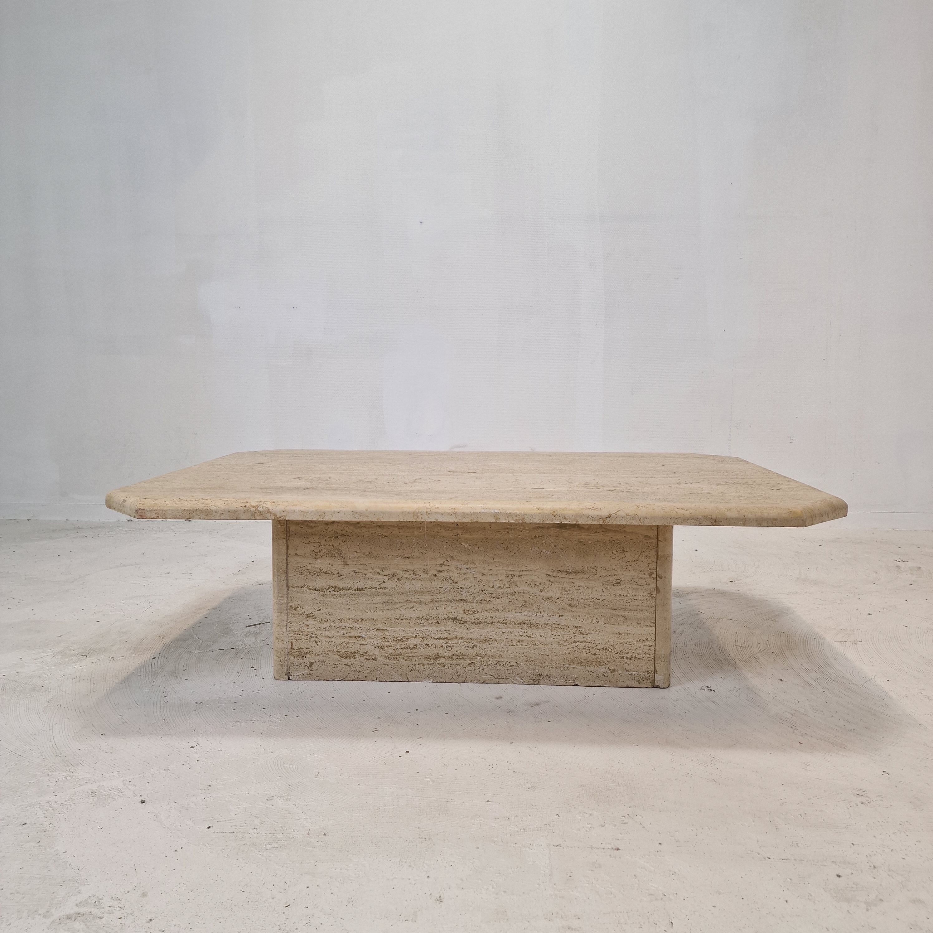 Italian coffee table in travertine, 1980s