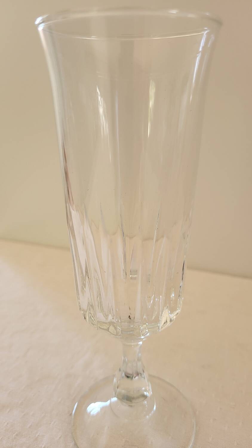 Coupes à champagne en verre ciselé