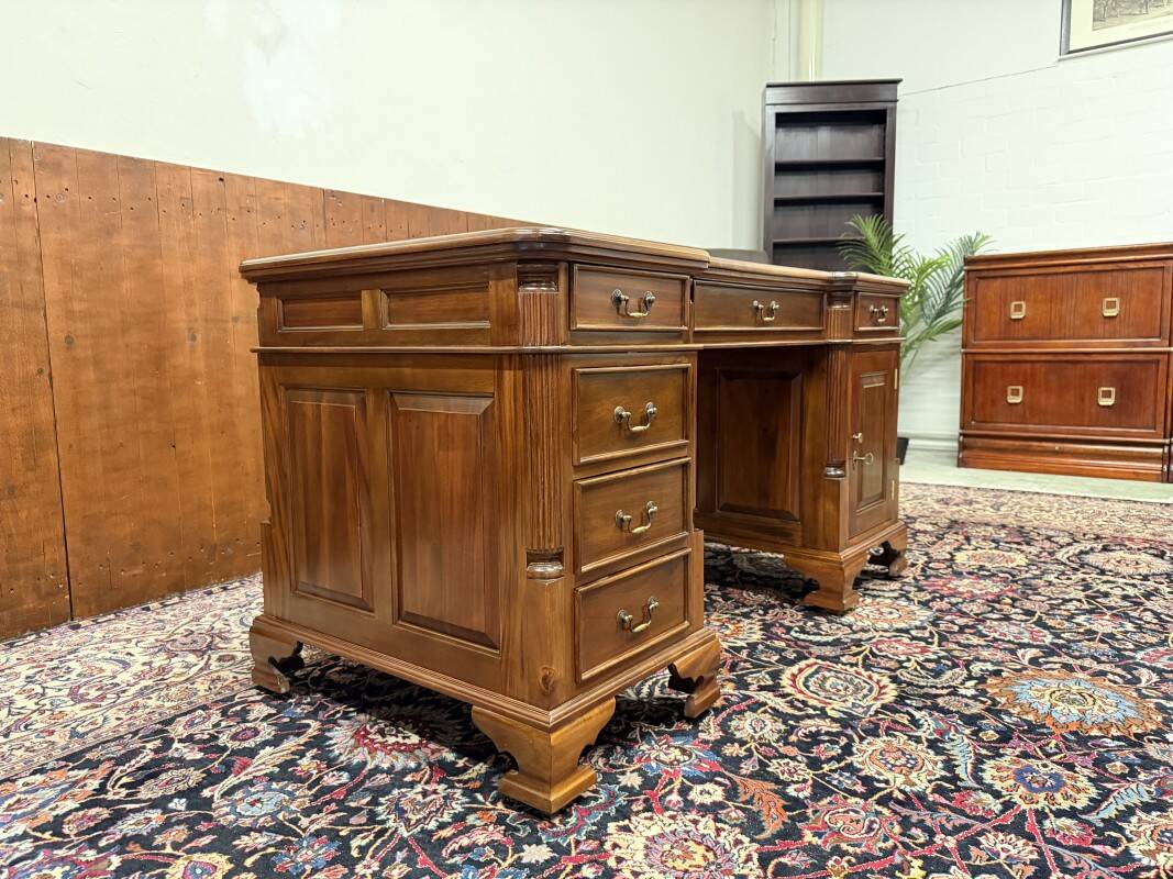 New! - Classic English Desk Partnerdesk Red Leather