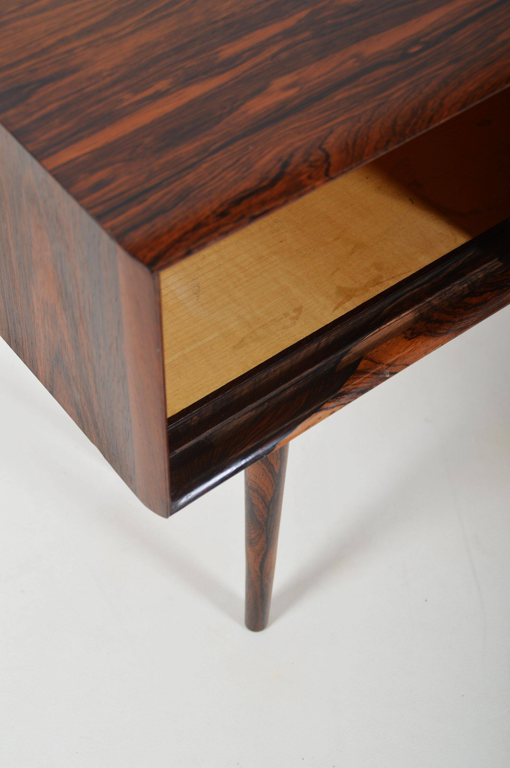 Cabinet danois en palissandre avec portes coulissantes par Max A. Rasmussen, années 1960.