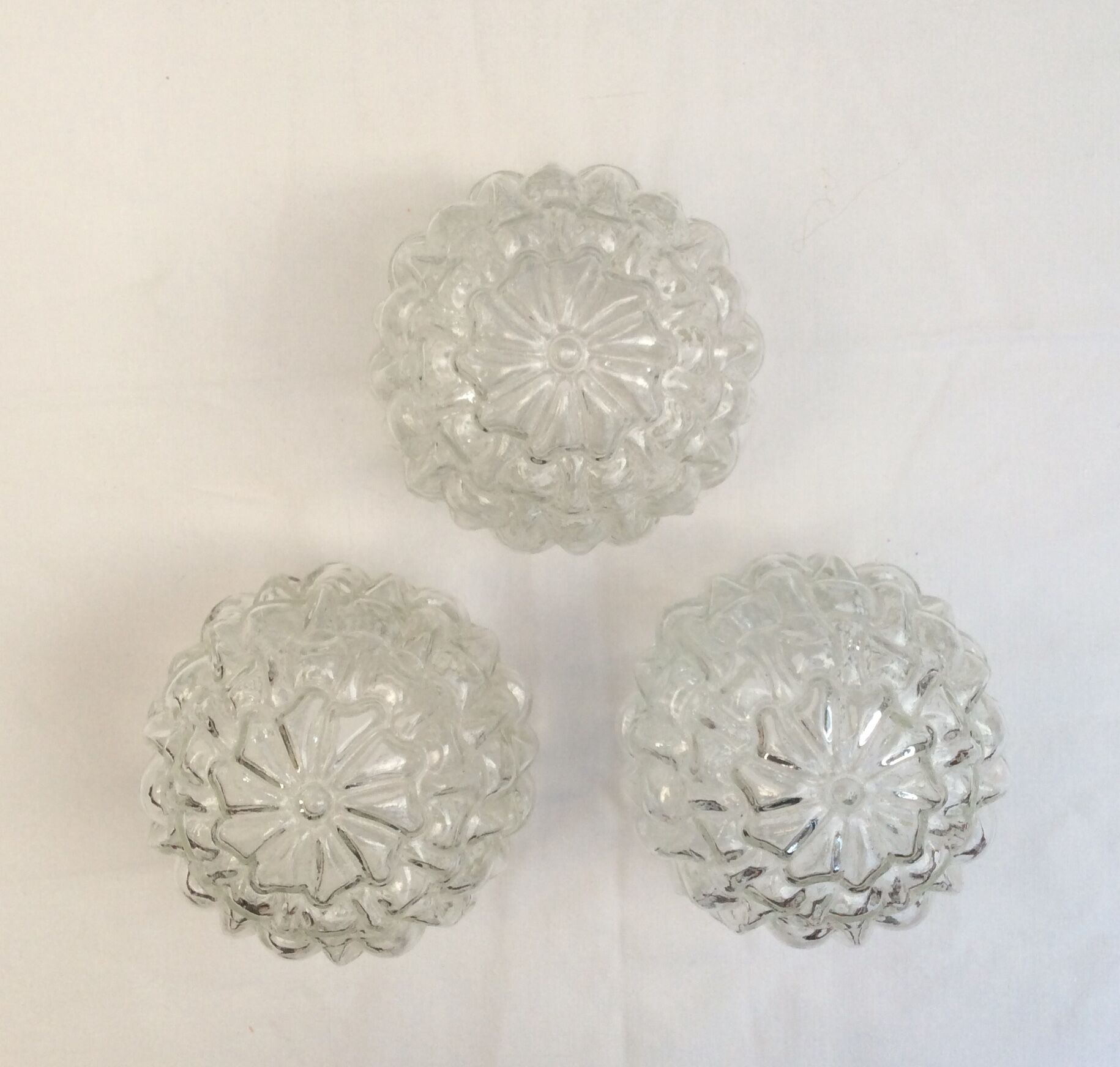 Lot 3 globe tulips in pressed glass