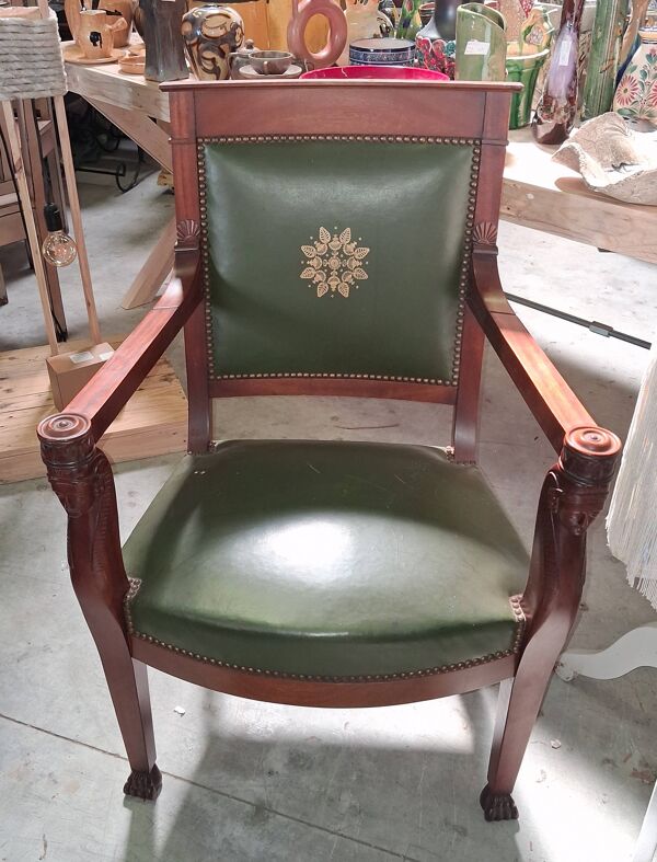 Fauteuil de bureau de style Empire en acajou et cuir, accotoirs à caryatides