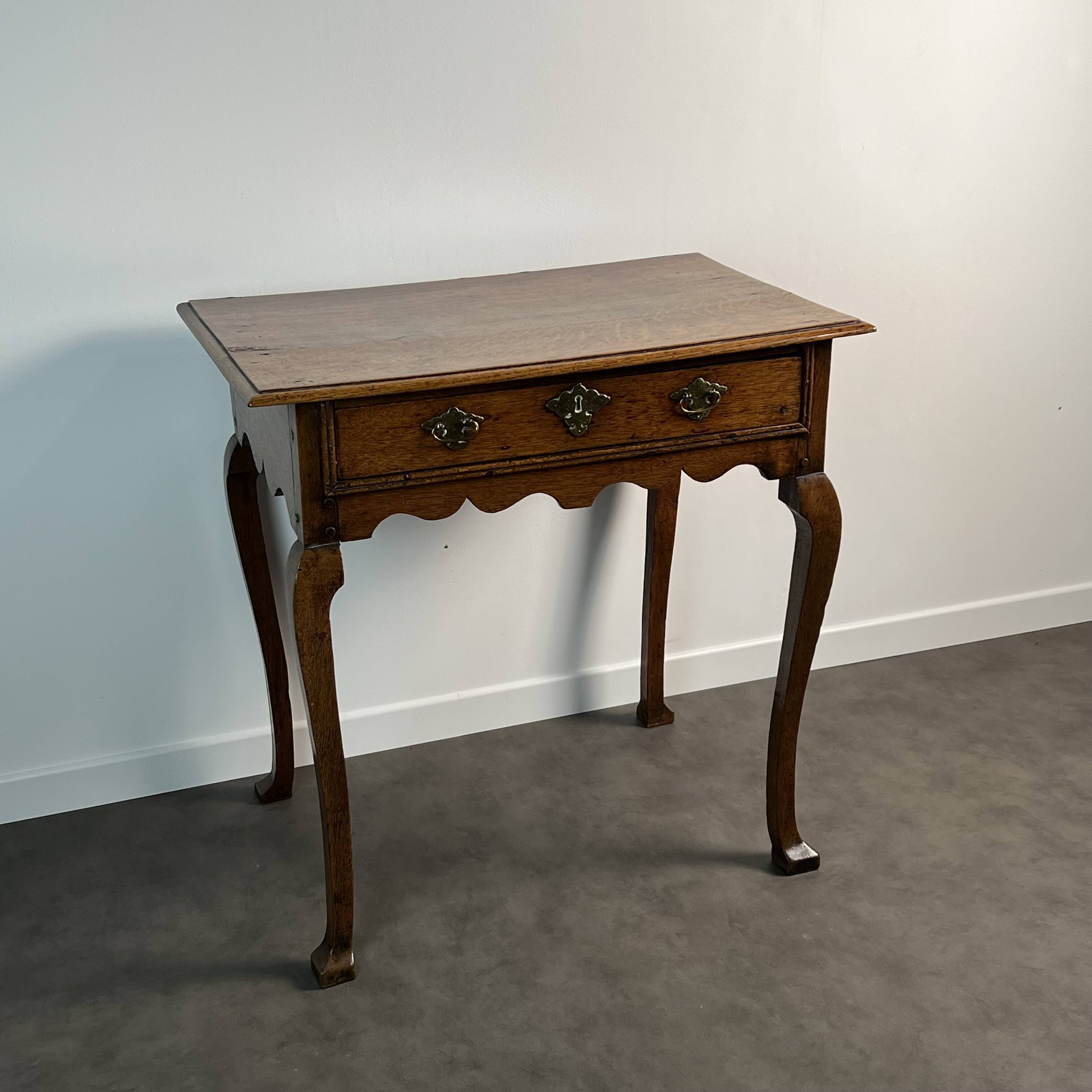 Queen Anne Low-Boy side table in oak, England, 18th century.