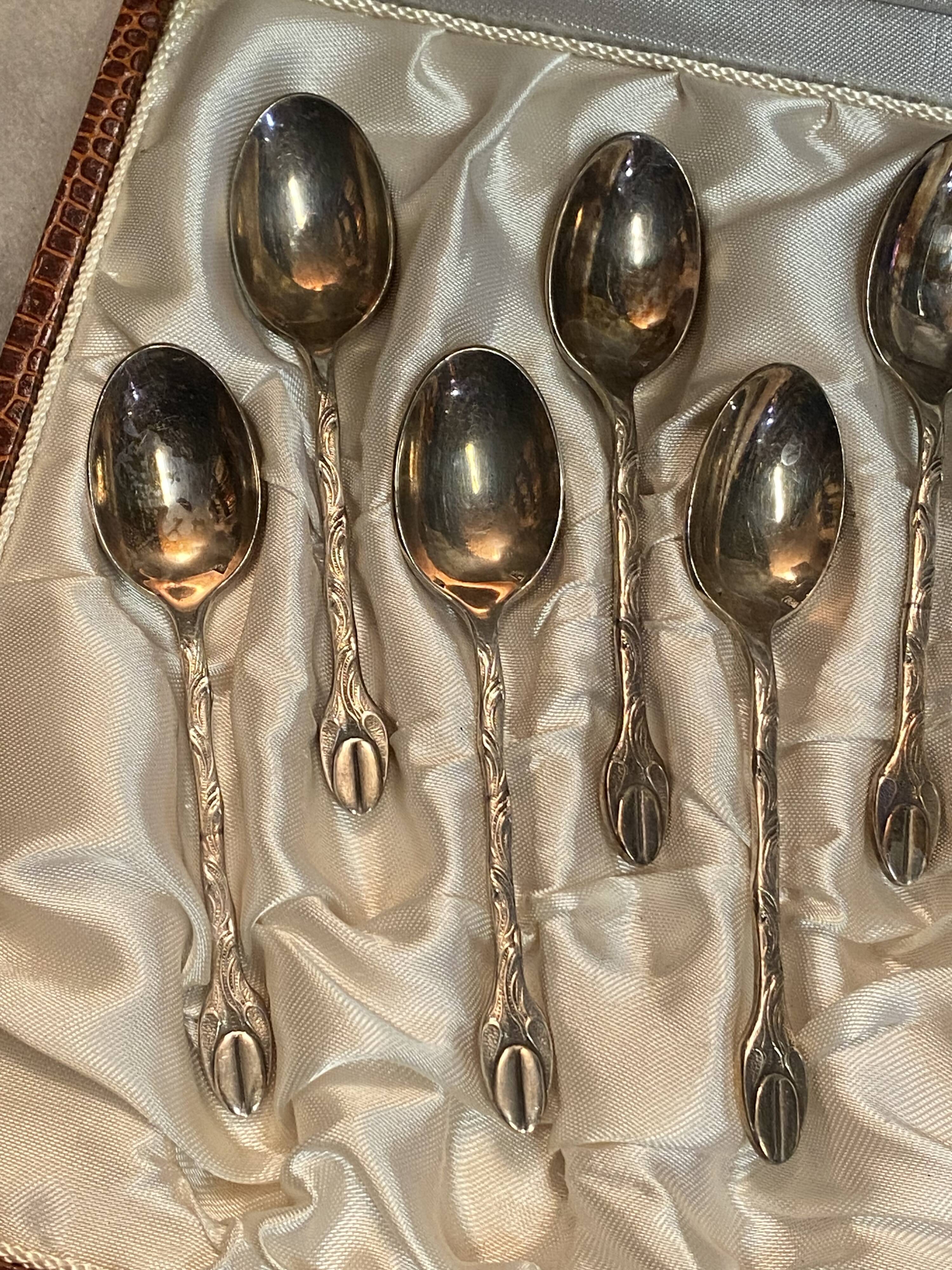 12-piece teaspoon set