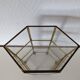 Vitrine pour miniatures, armoire en verre et laiton