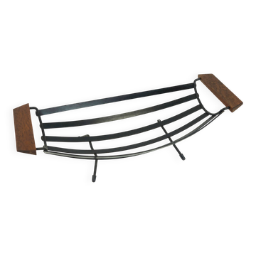 Panier de fruits des années 1950 en métal noir avec poignées en bois de teck, époque Bertoia.