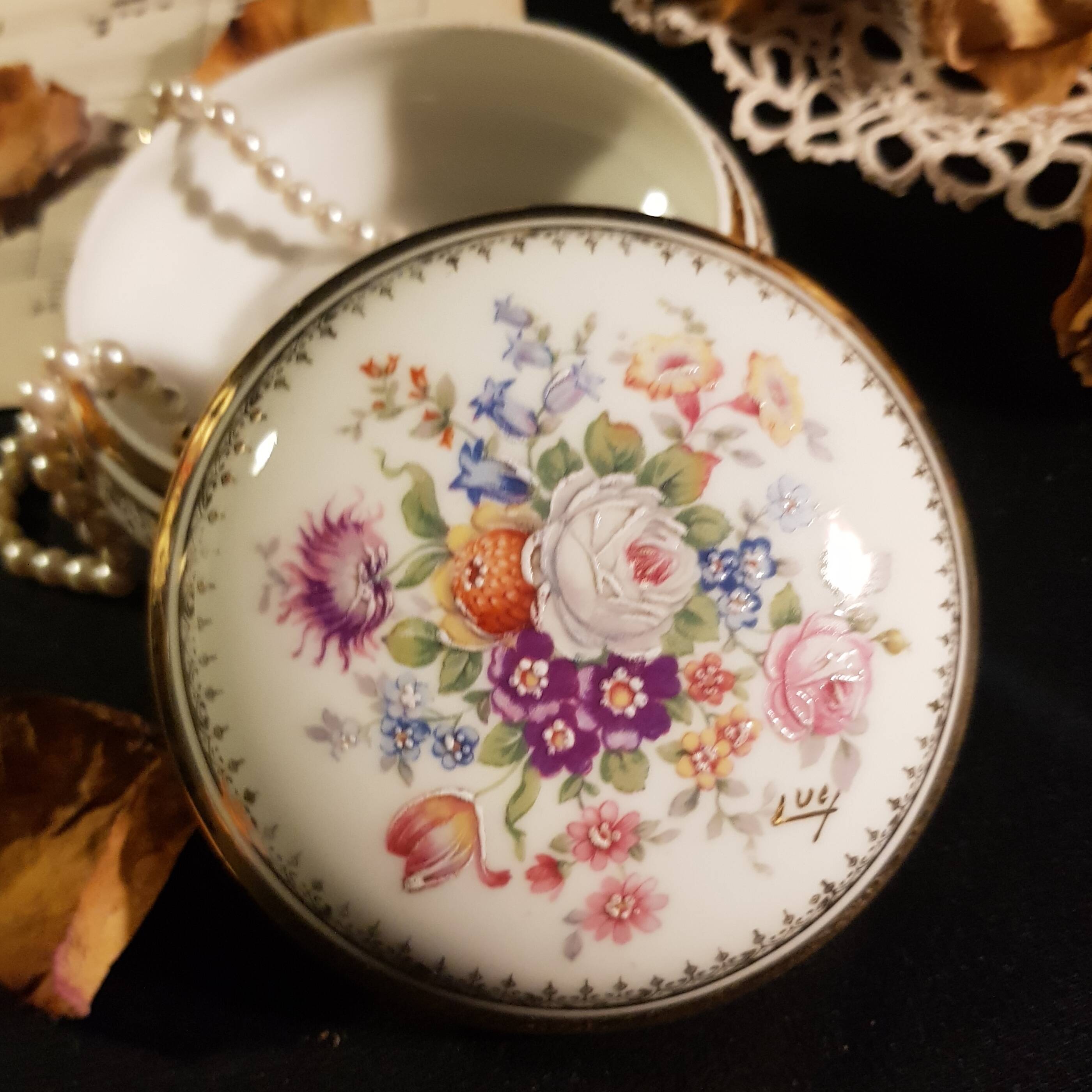 Small jewelry box or candy box