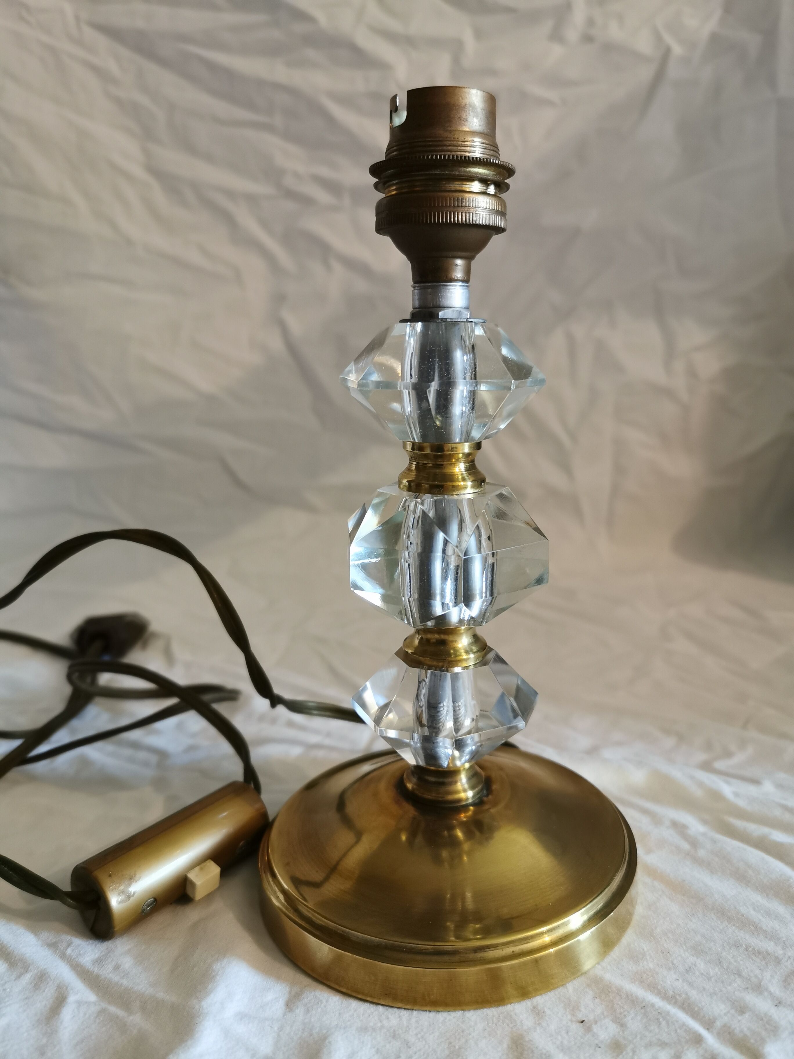 Cut glass lamp and gilded metl