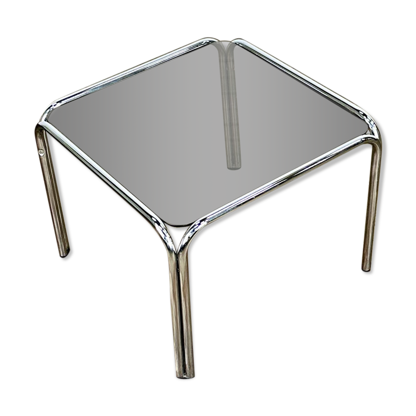 Table basse vintage en métal chromé et verre fumé