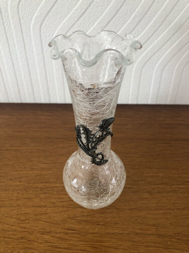 Vase en verre effet brisé motif chardon en étain