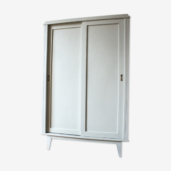 Old wardrobe sliding door renovated by Trendy Little