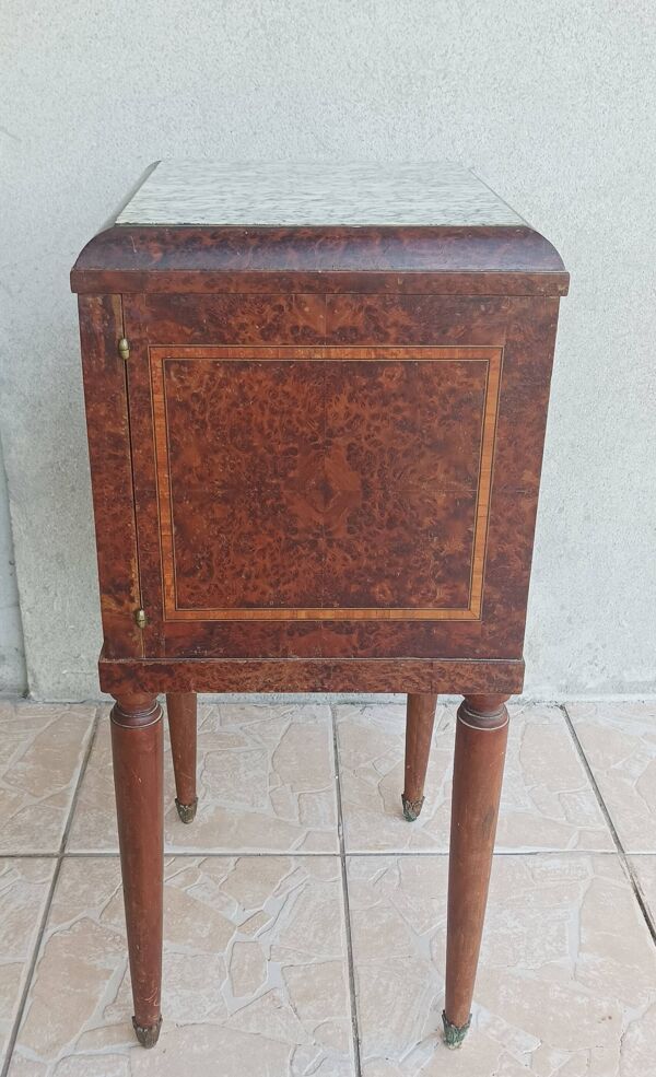 Table de chevet Louis XVI en loupe de thuya