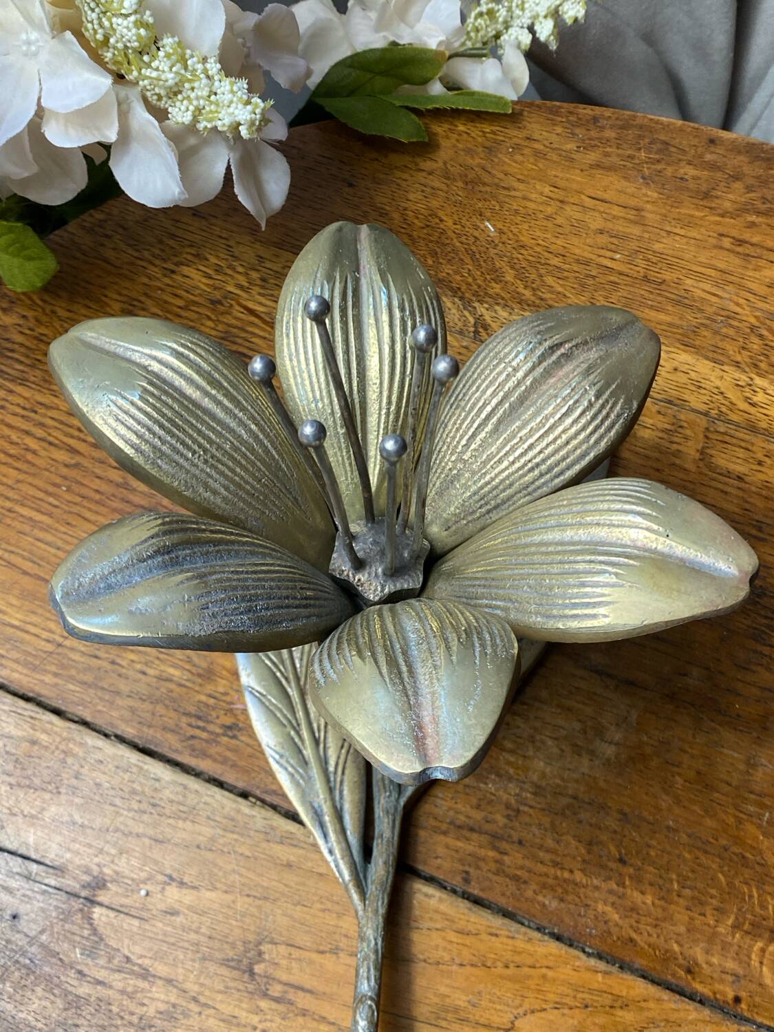 Individual flower-shaped ashtrays, solid brass, 1960s/70s