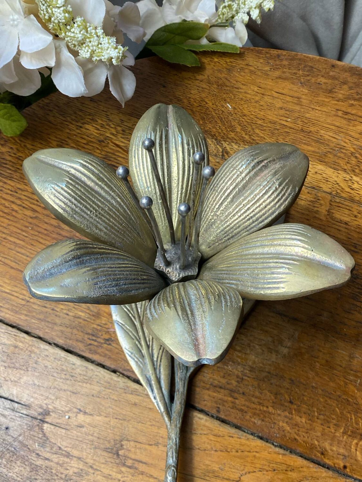 Individual flower-shaped ashtrays, solid brass, 1960s/70s