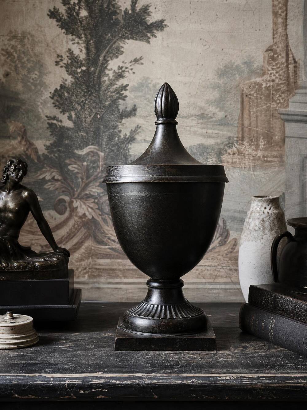 Covered cassolette in Empire style, patinated bronze, India, 1960s-1980s.