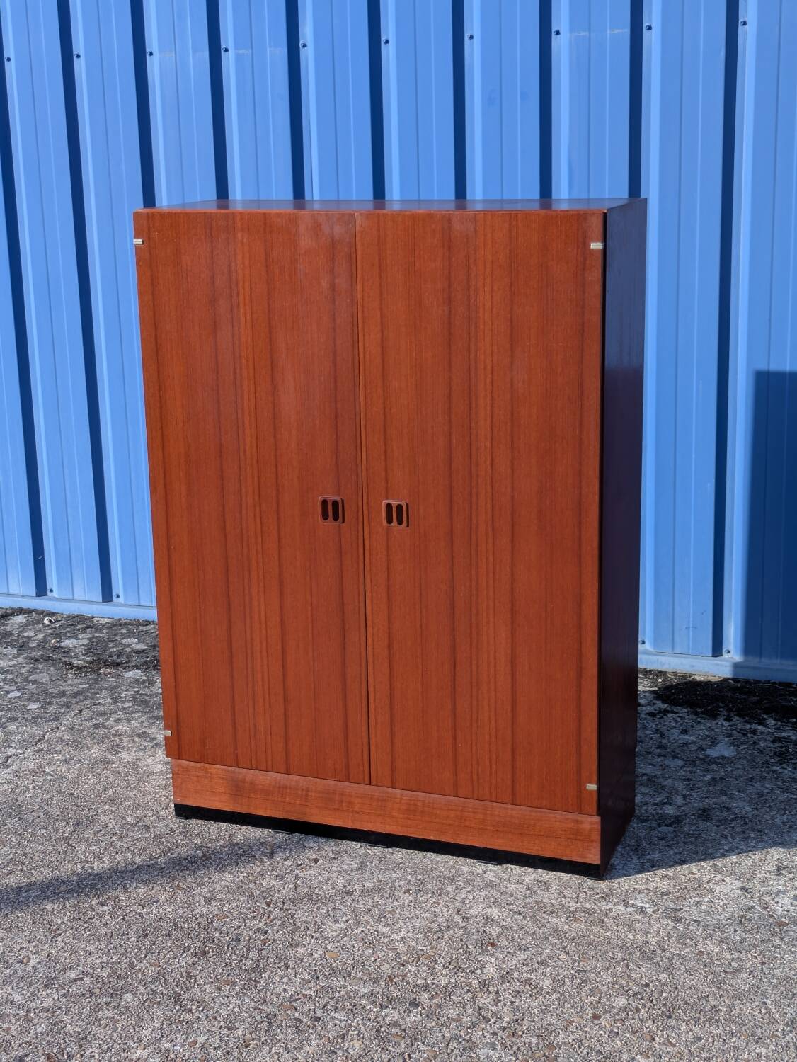 Vintage compact Scandinavian teak cabinet/sideboard, 1960s