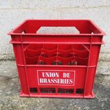 Storage locker for bottles