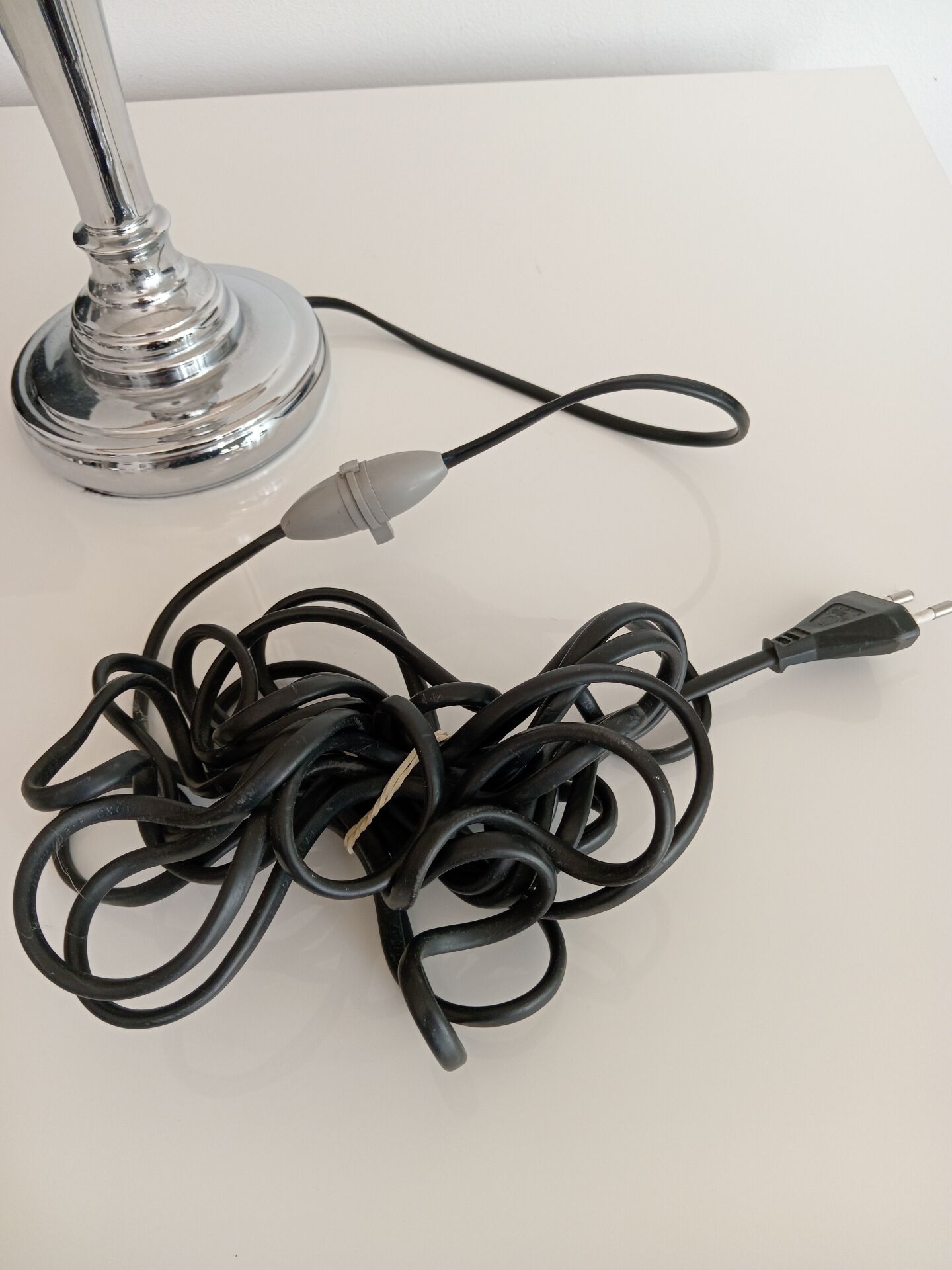 Table lamp