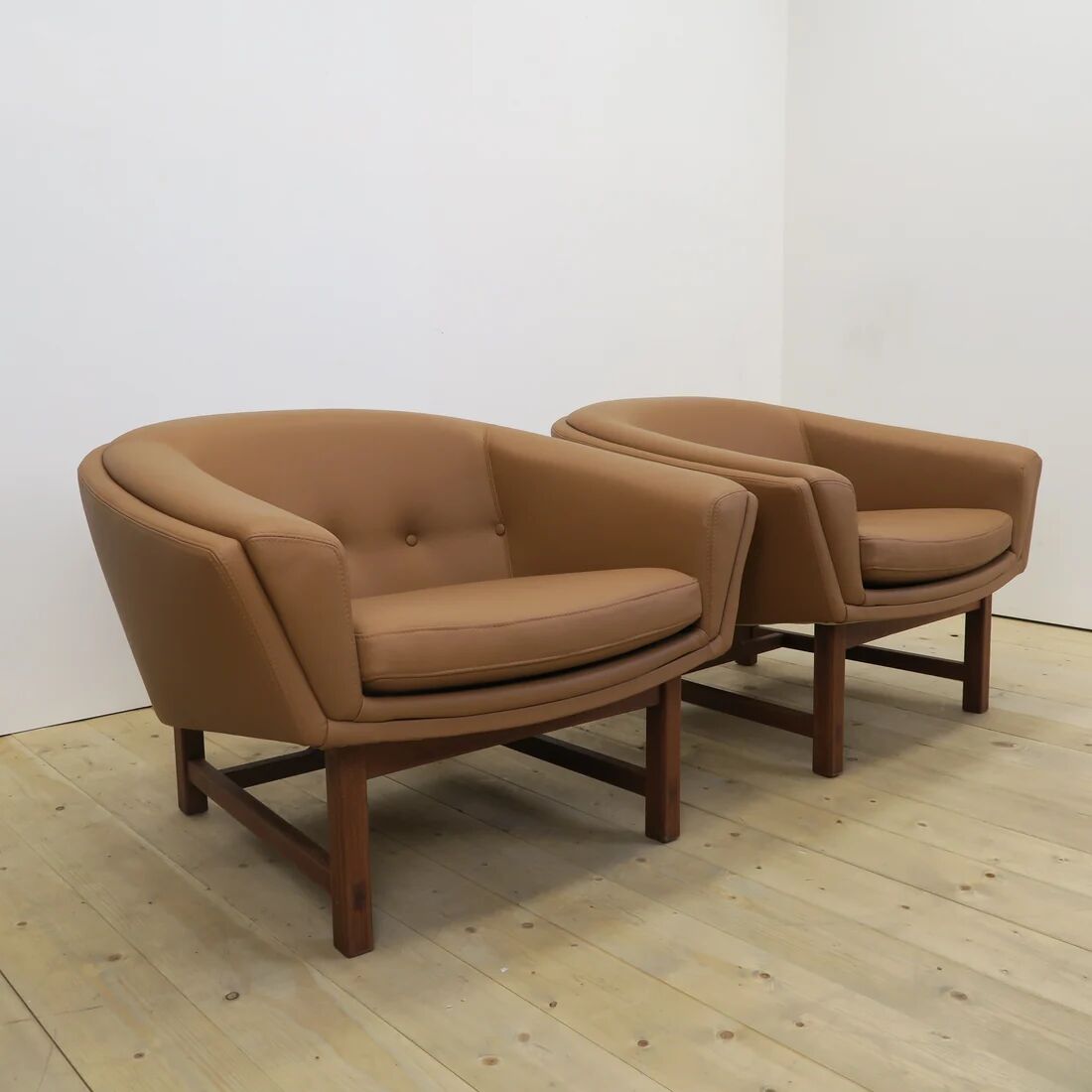 Pair of Corona lounge chairs by Lennart Bender, 1970