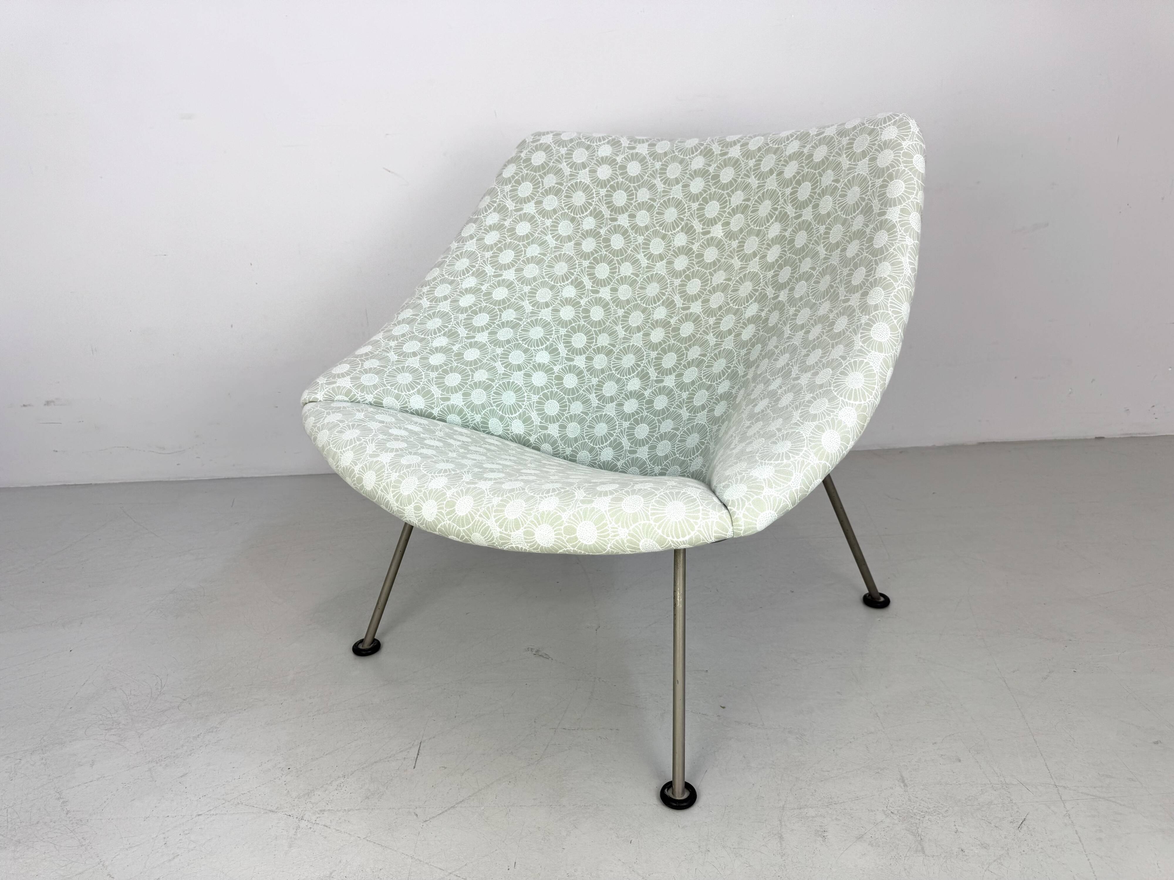 Artifort Chair "oyster by Pierre Paulin