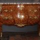 Commode de style Louis XV en marqueterie de cube