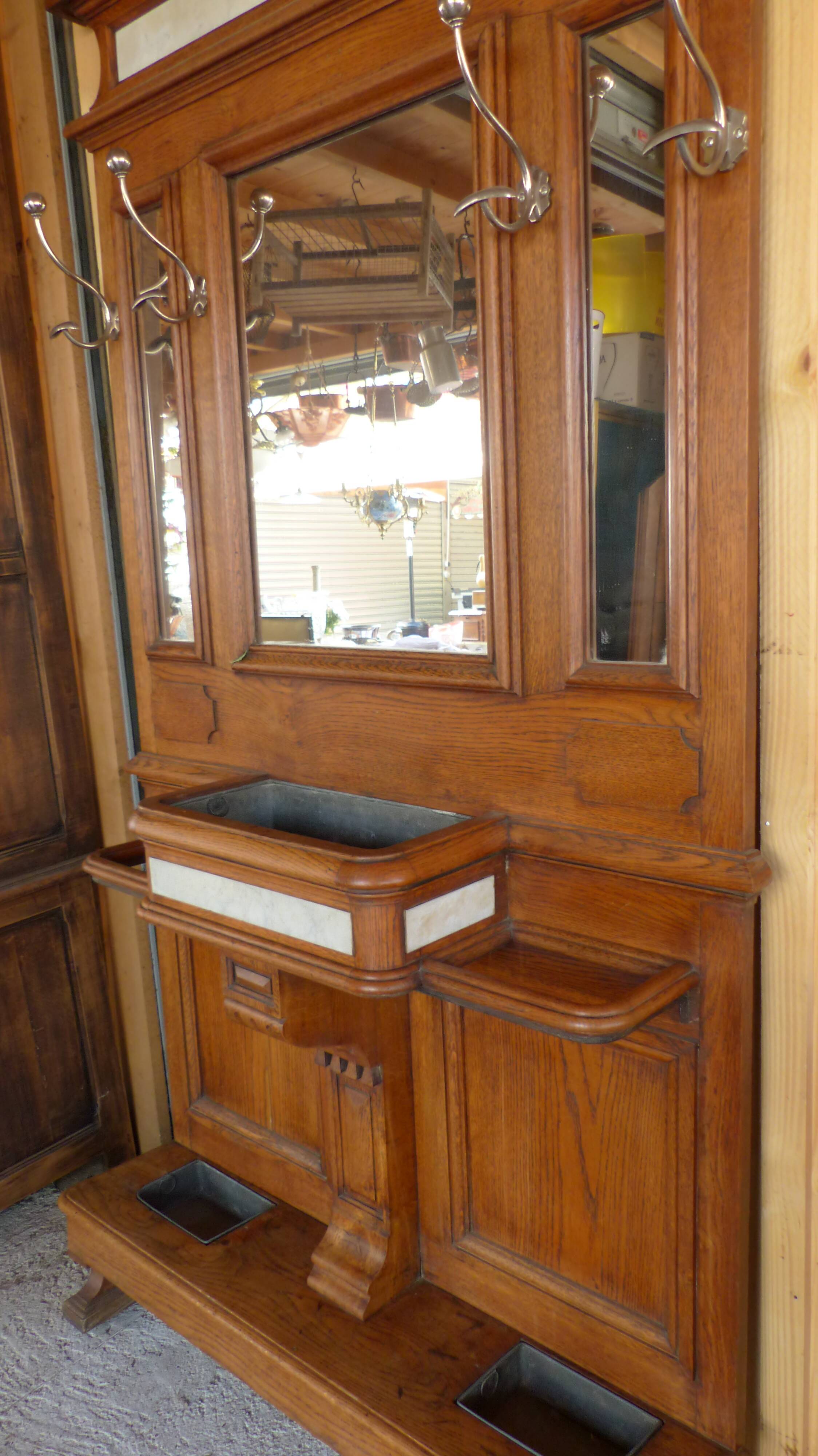 Oak and marble wall coat sores door