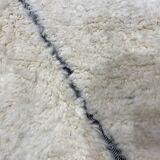 White embossed wool rug 123x165cm