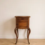 Table de chevet style Louis XV en bois et marbre
