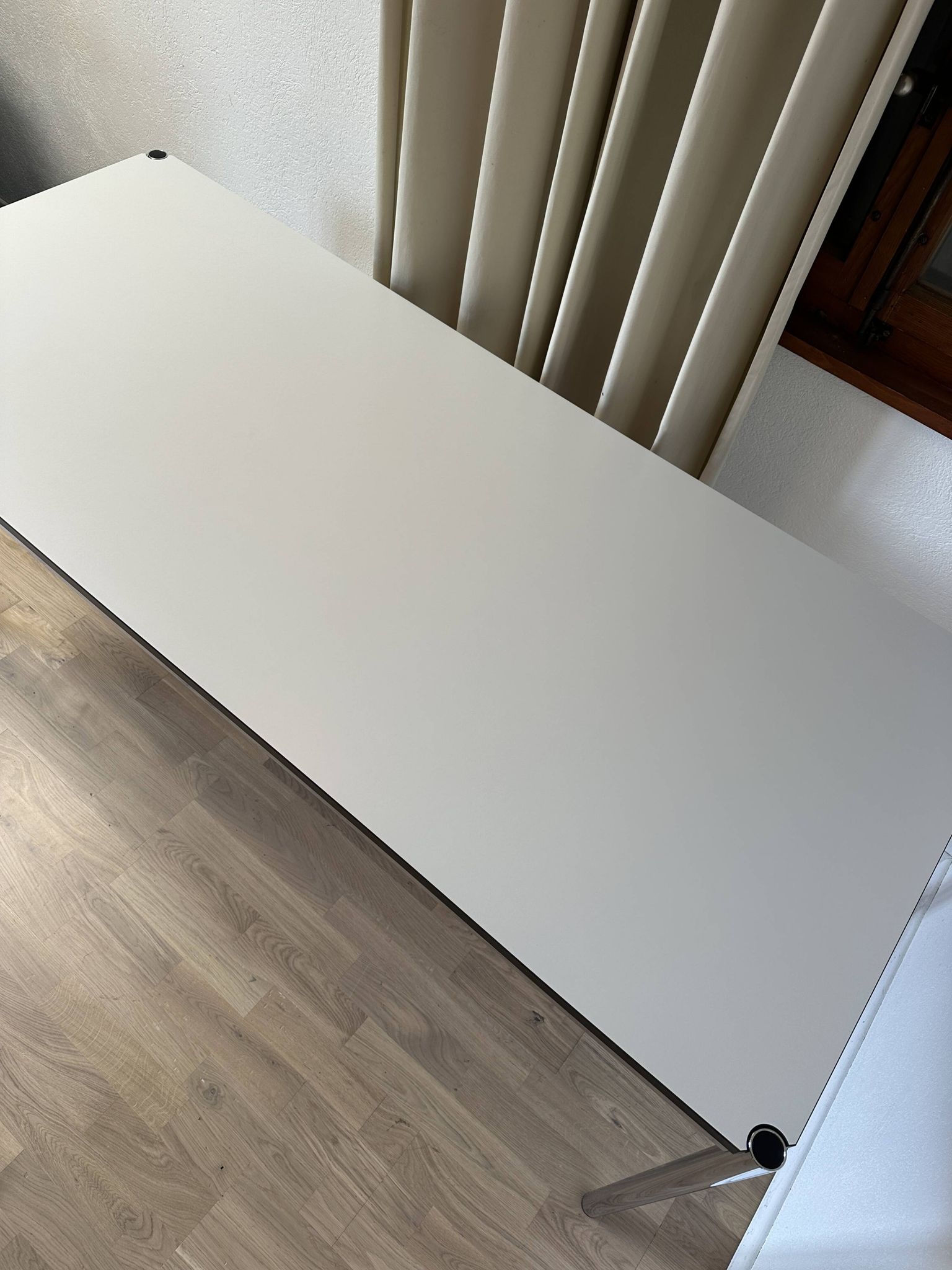 Bureau USM Haller en stratifié gris perle