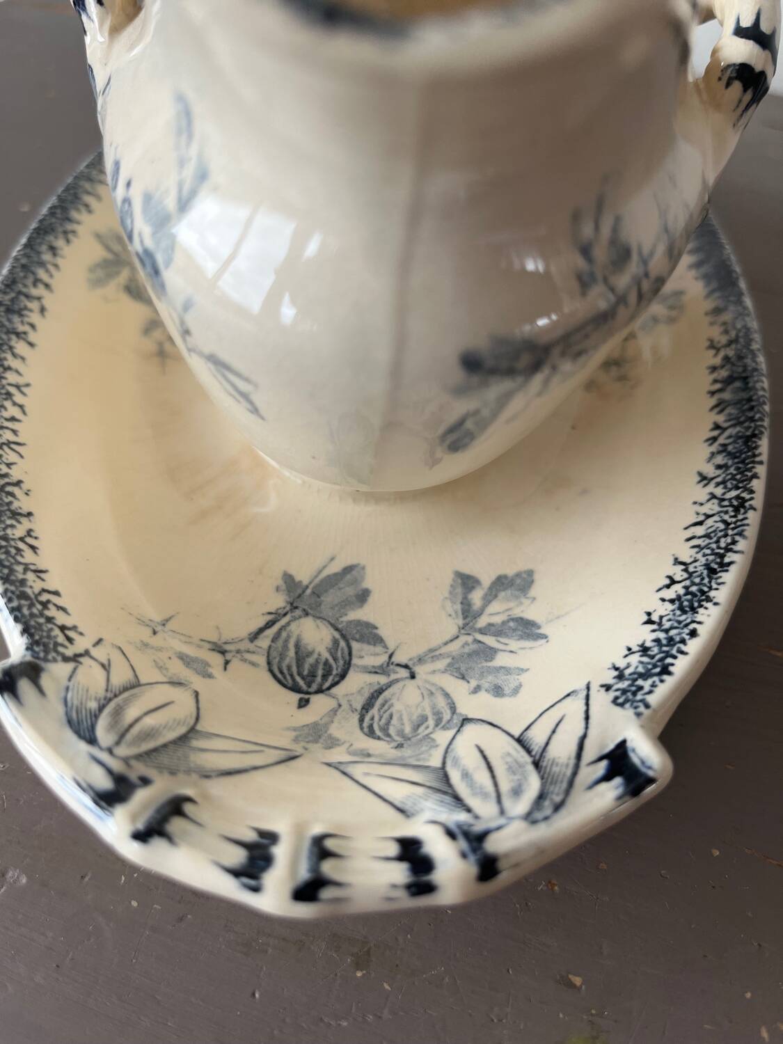 Sauce boat U & Cie Sarreguemines model “currants”