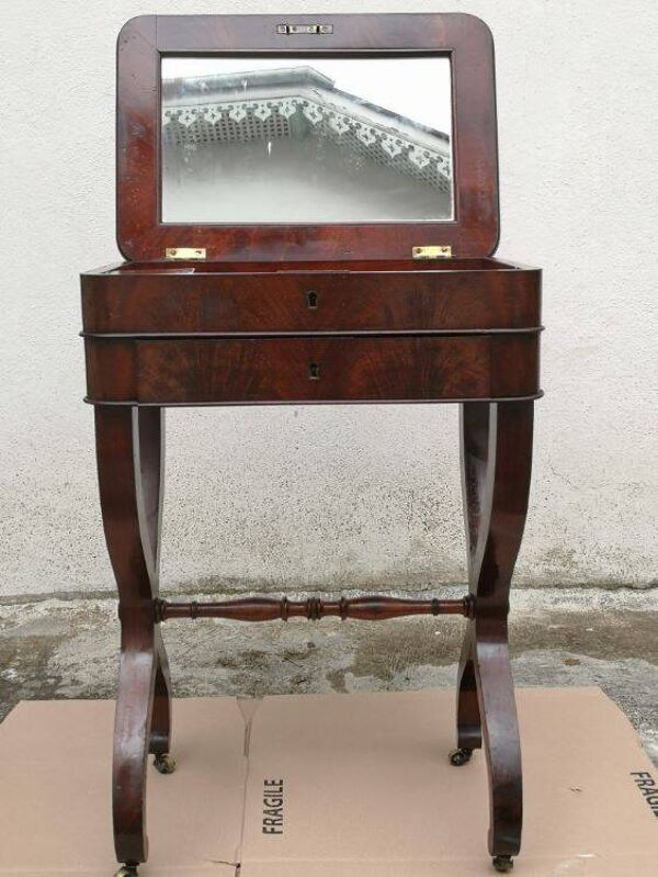 PETITE COIFFEUSE DE DAME EN ACAJOU STYLE RESTAURATION DU XIXème SIÈCLE