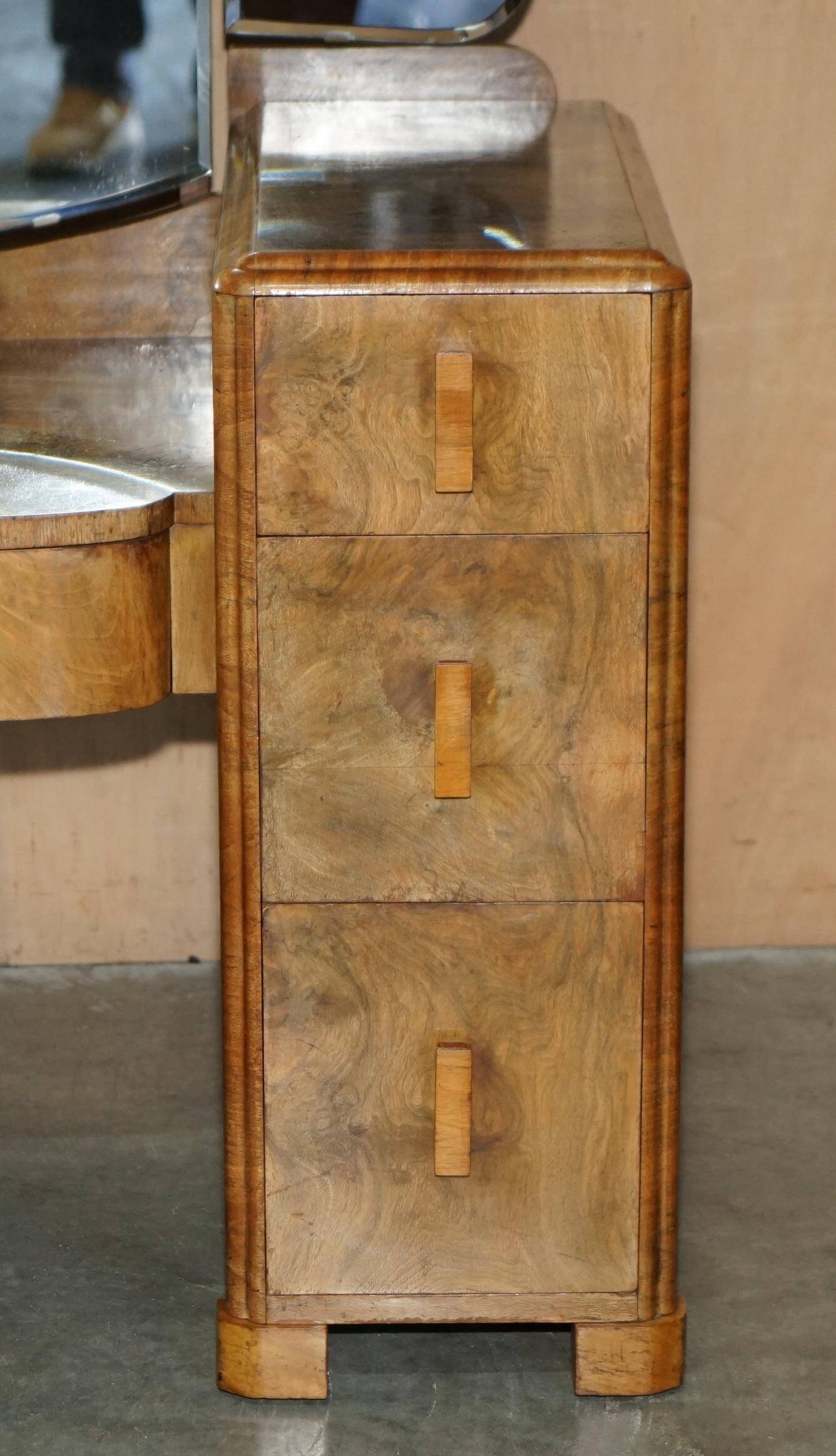 Art Deco dressing table in satin walnut with mirror, circa 1930.