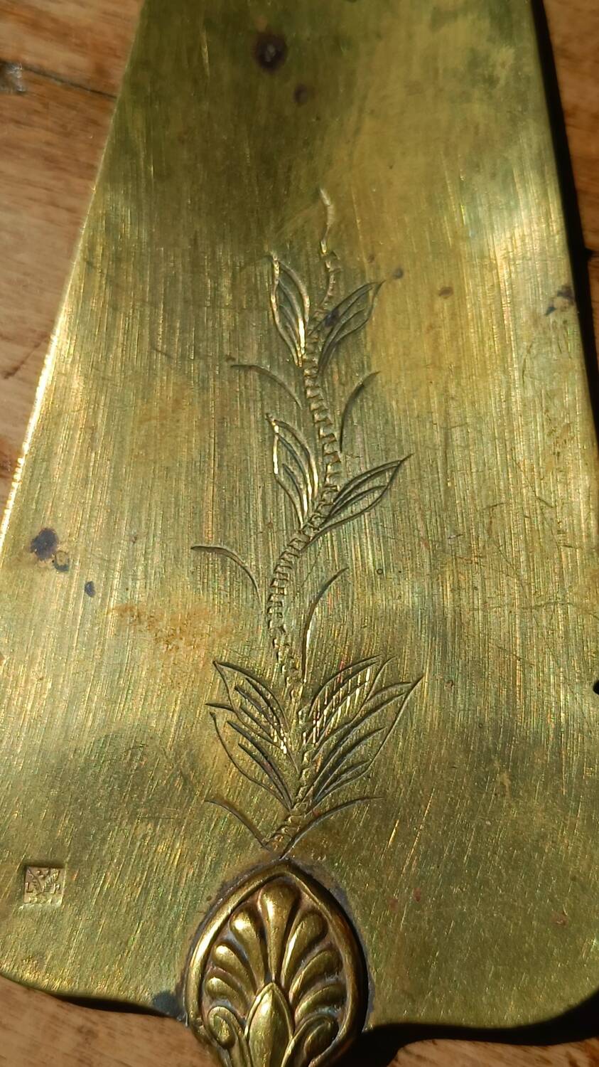 Old cake or pie server