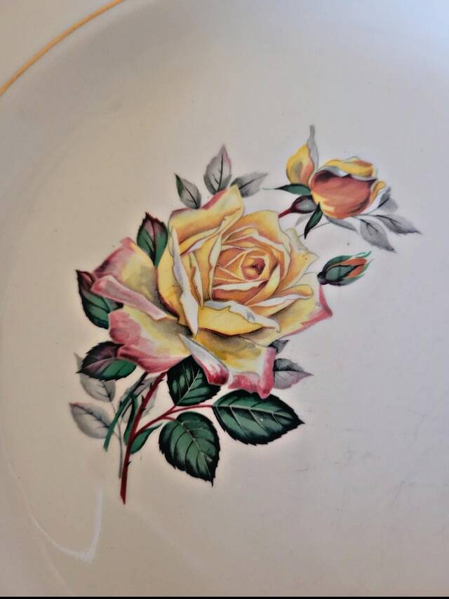 6 Gien Gardanne dinner plates, pink and yellow, with gold trim
