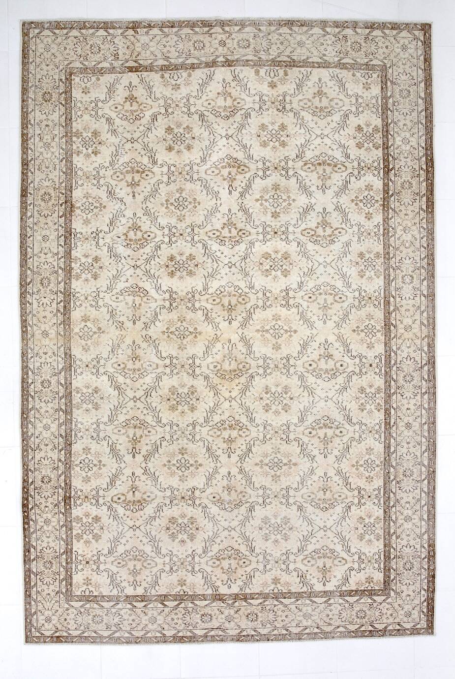 7x10 Floral Cream & Brown Vintage Rug, 212x317Cm
