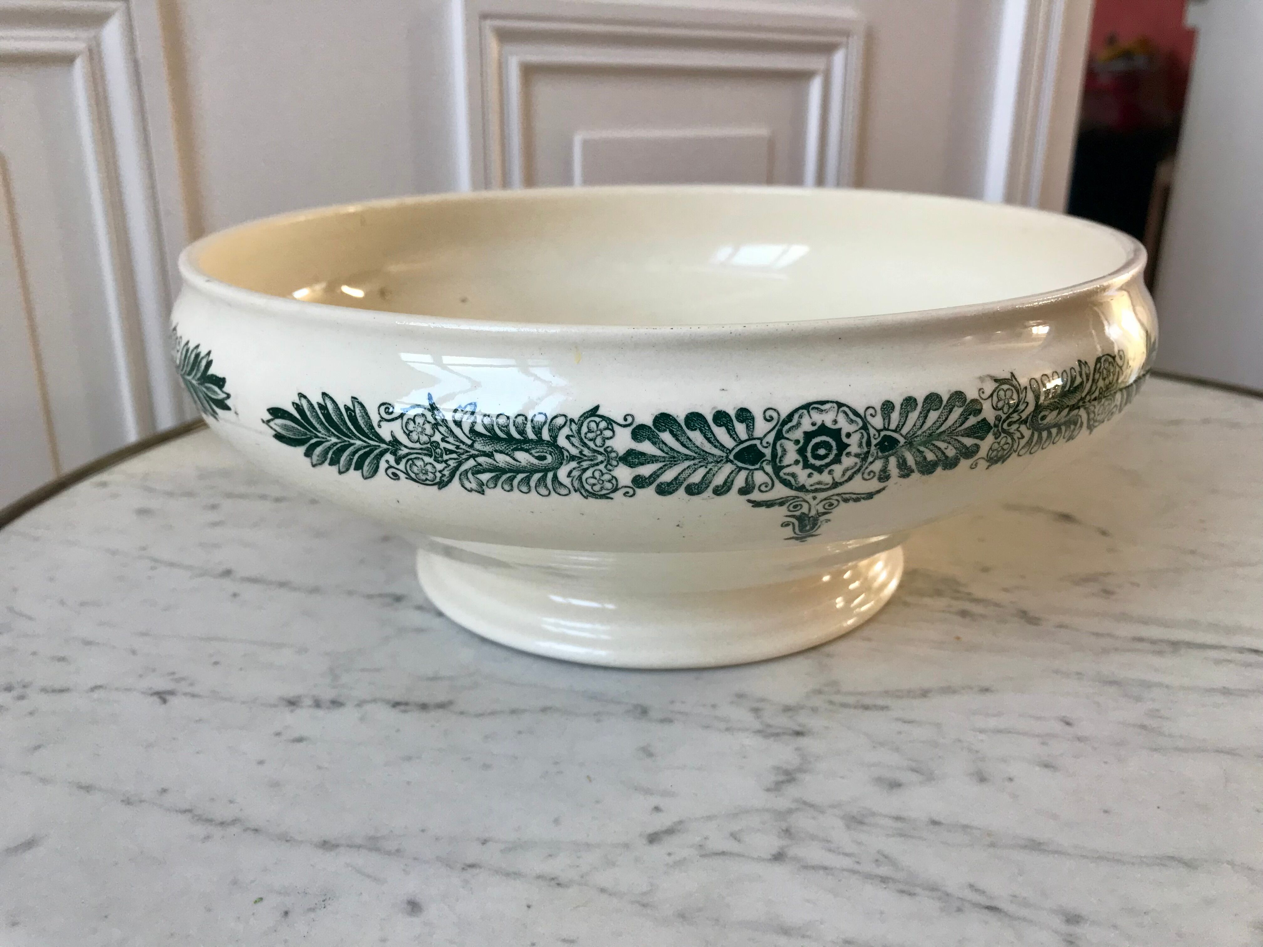 salad bowl Terre de Fer Longchamp model "Simone" late nineteenth