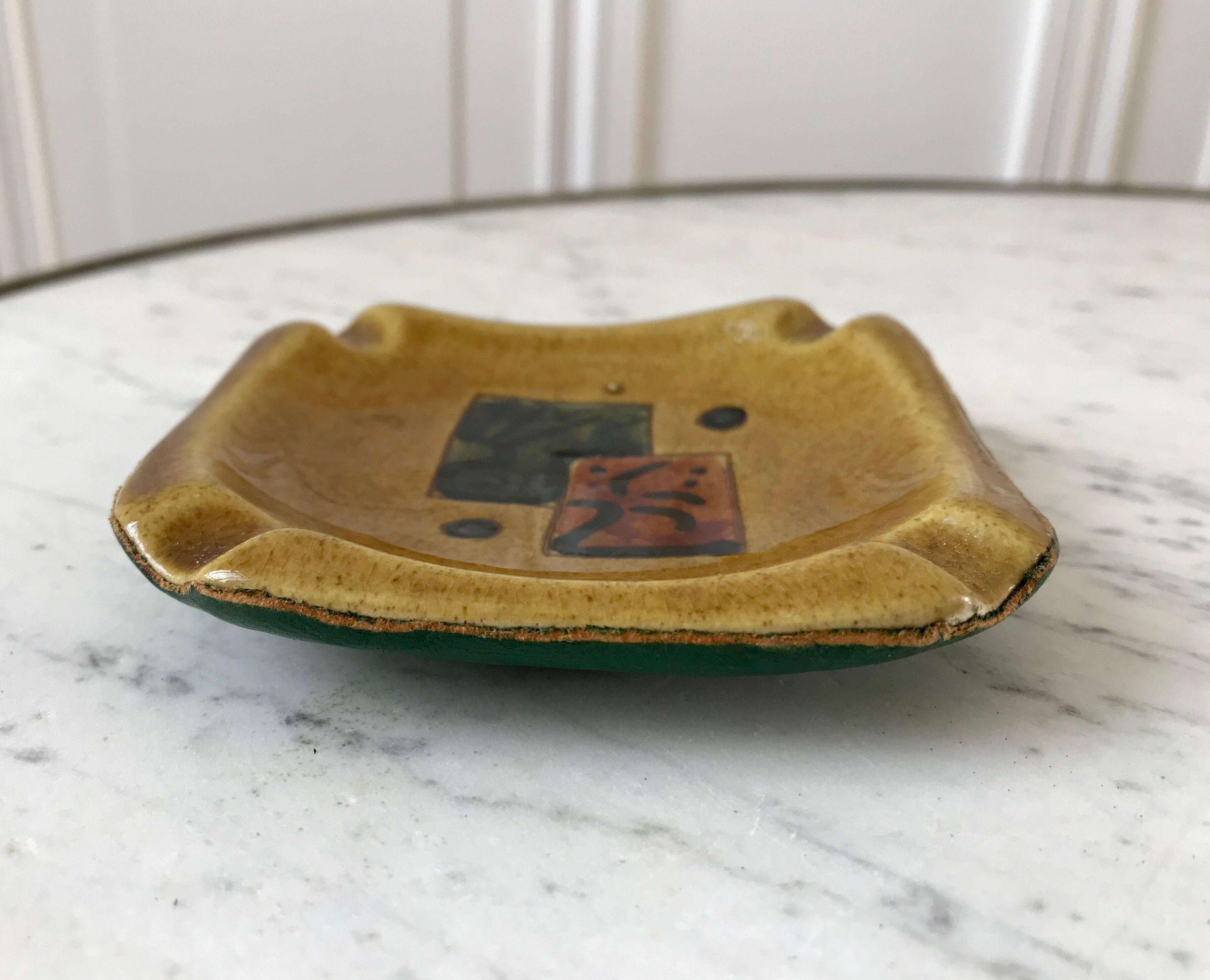 Ashtray abstract design in ceramic and leather 50s-60s