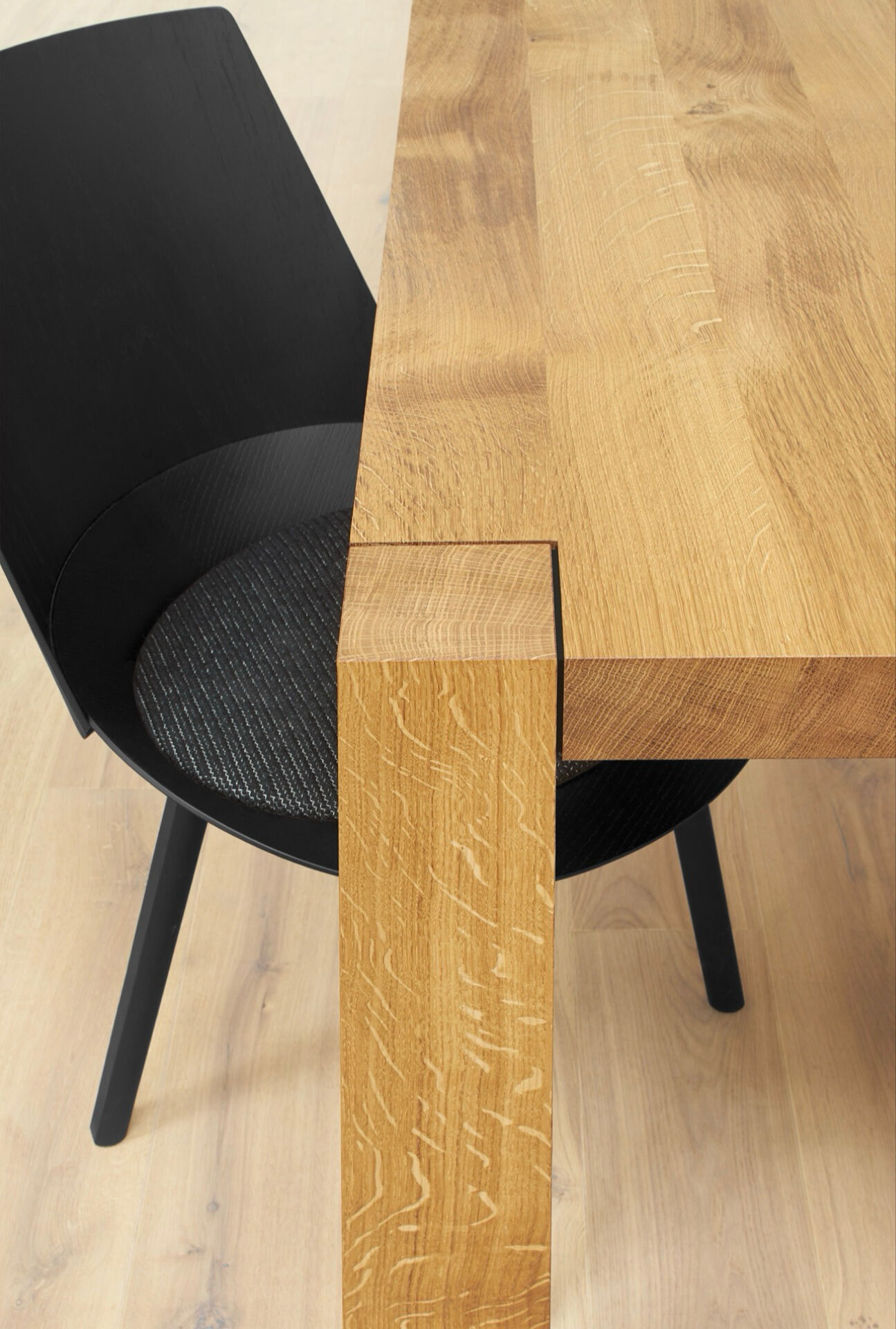 Table e15 ta19 Sloane – Philipp Mainzer – oiled European oak – 250 cm