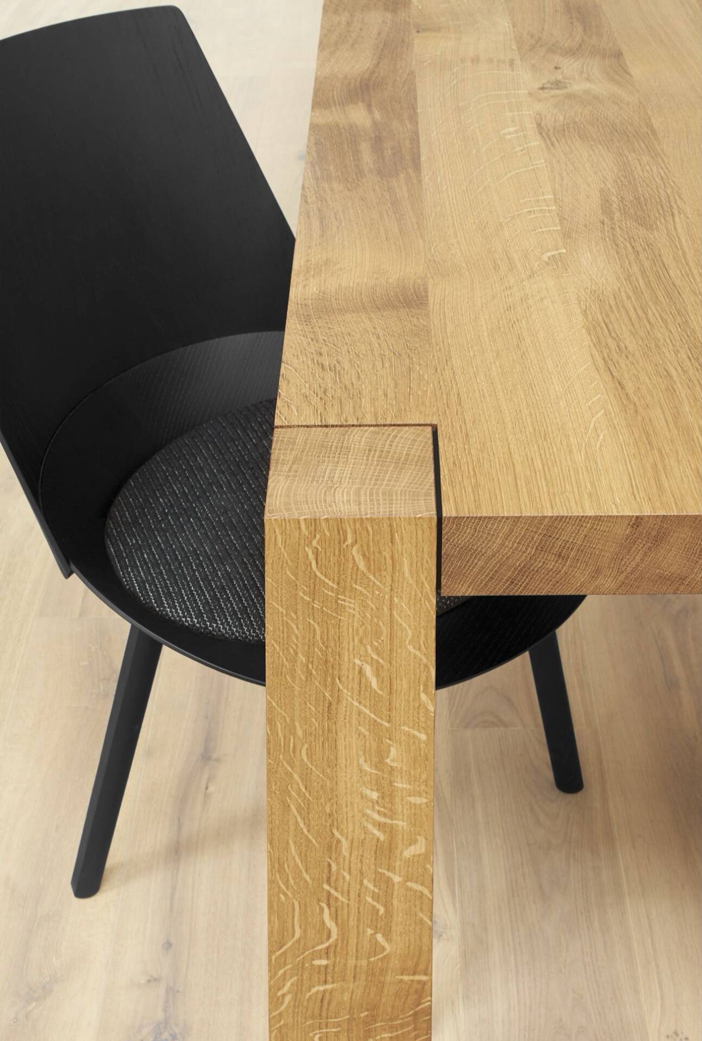 Table e15 ta19 Sloane – Philipp Mainzer – oiled European oak – 250 cm