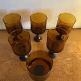 Verres avec pieds en bois