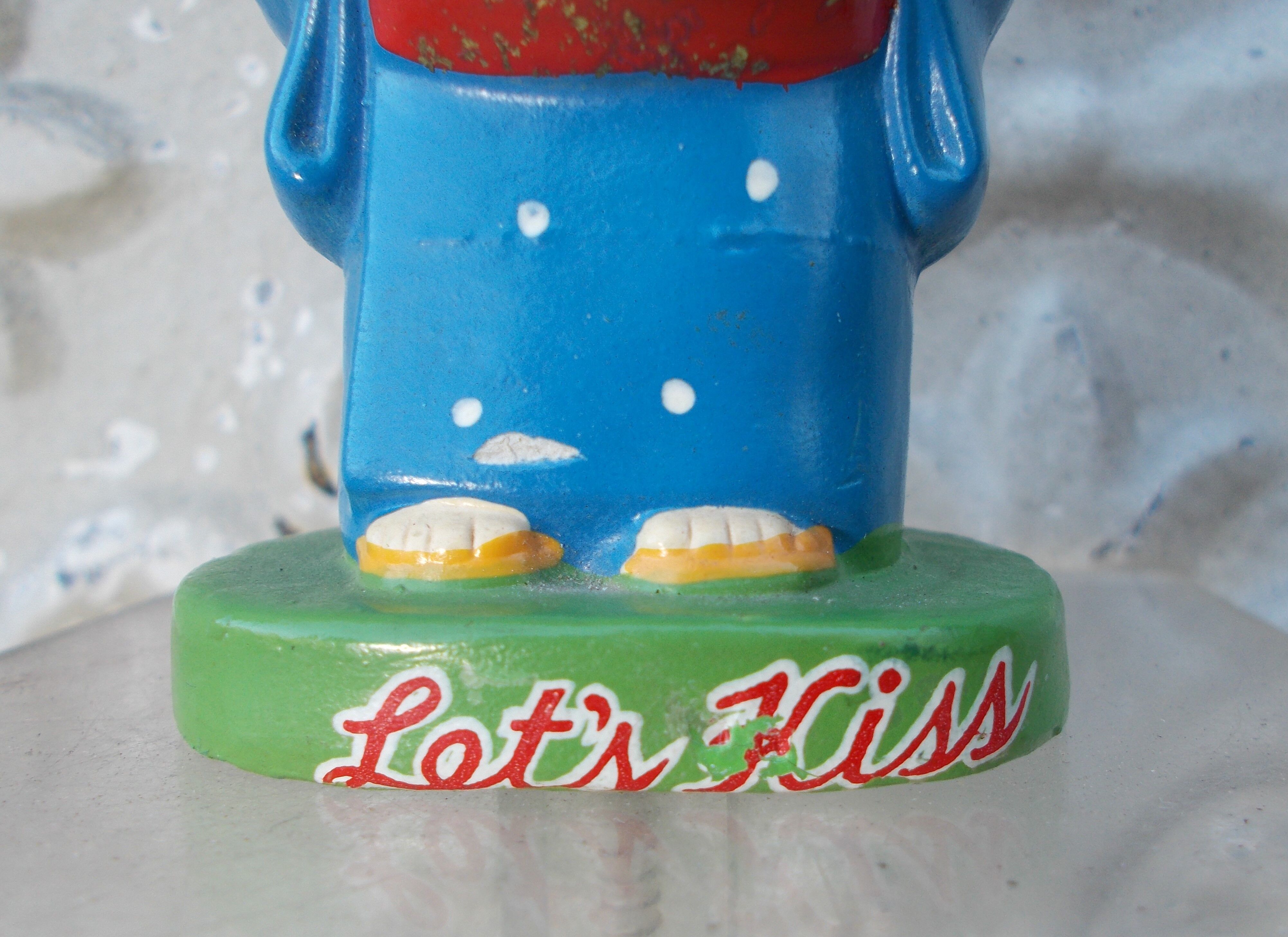 Vintage Let's kiss Japan figurine