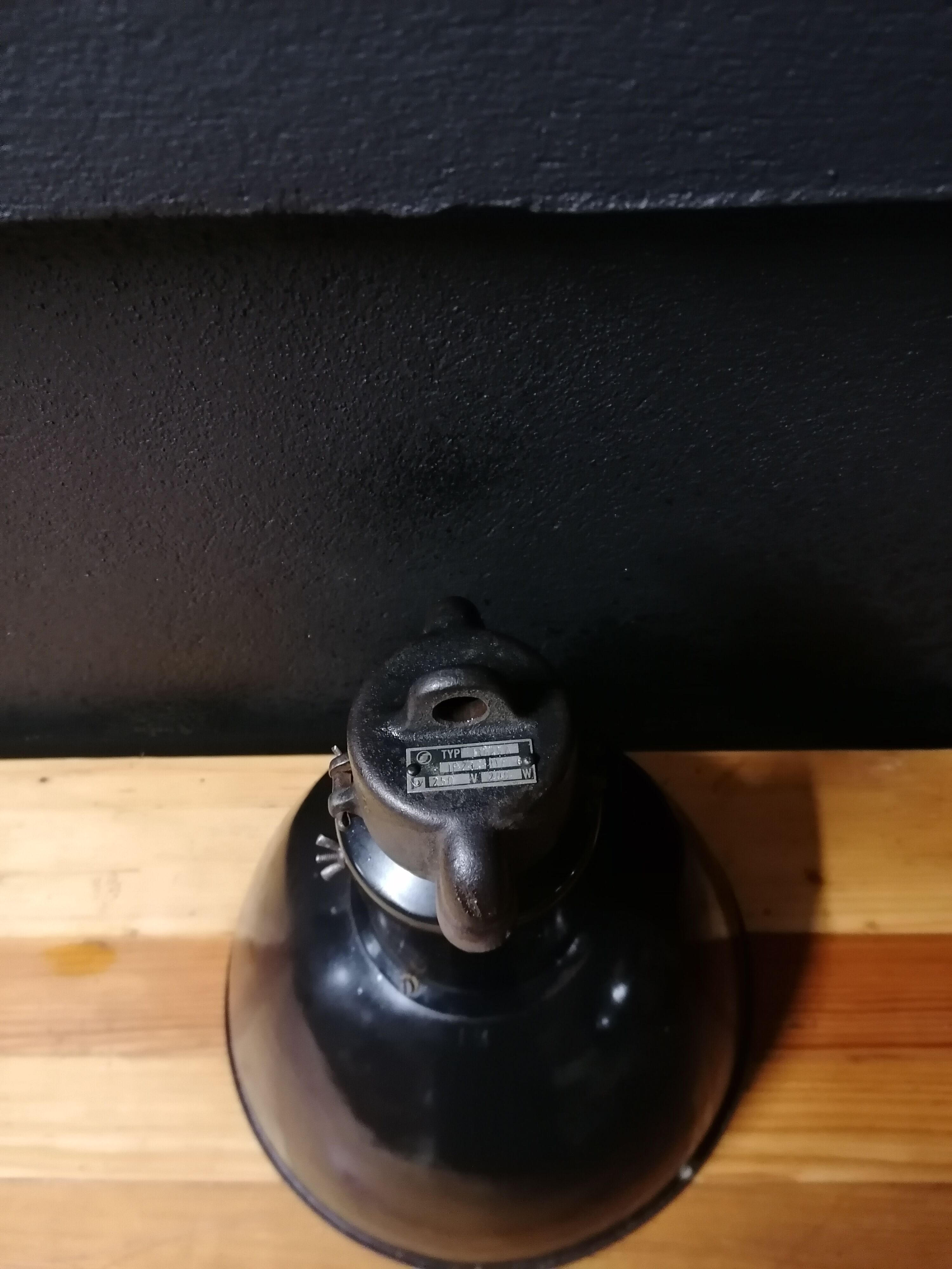 Industrial vintage factory pendant lamp, enamelled metal, 60s