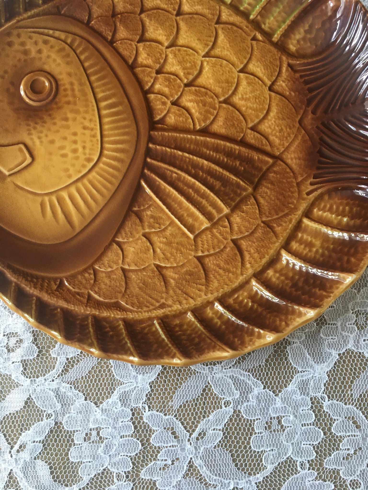 12 large fish plates in Sarreguemines slurry