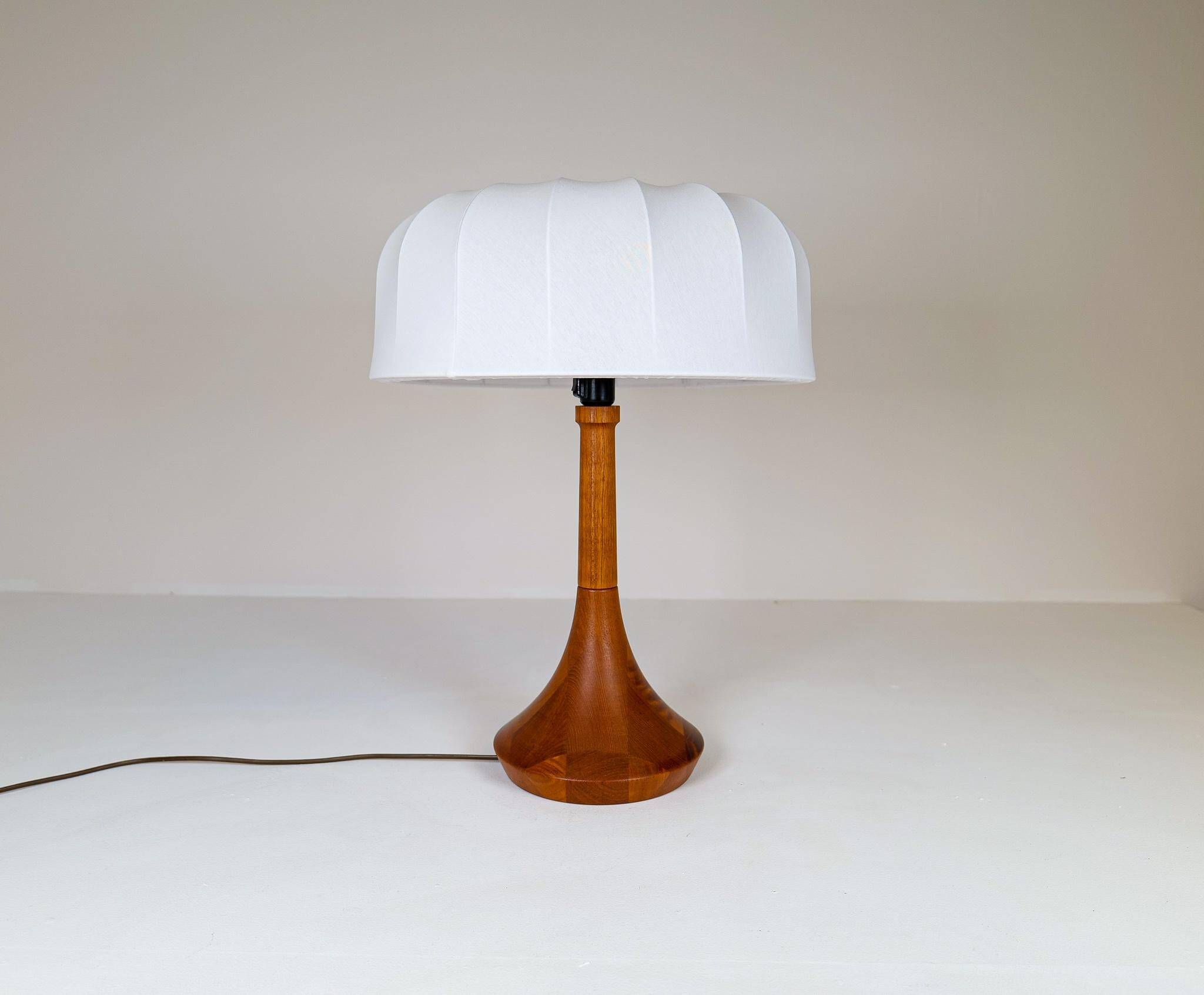 Mid-century table lamp in solid teak by Lisbeth Brams, Denmark, 1960s.