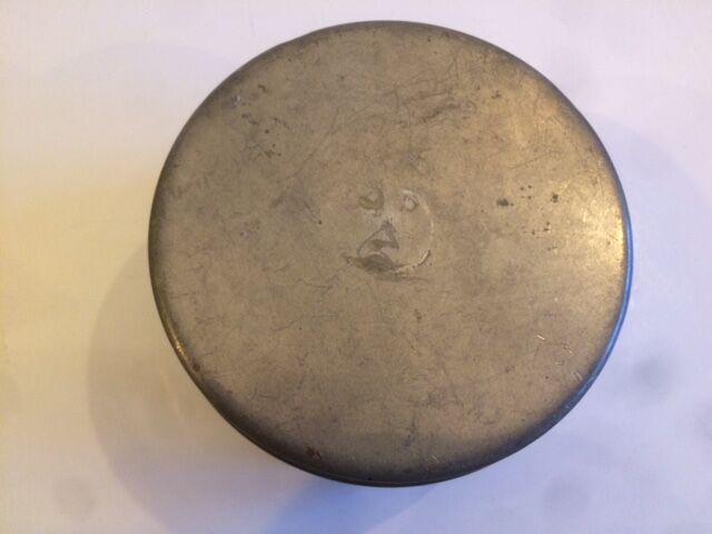 Round tin box "Boutique du Manoir"