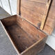 Coffre vintage en bois brut