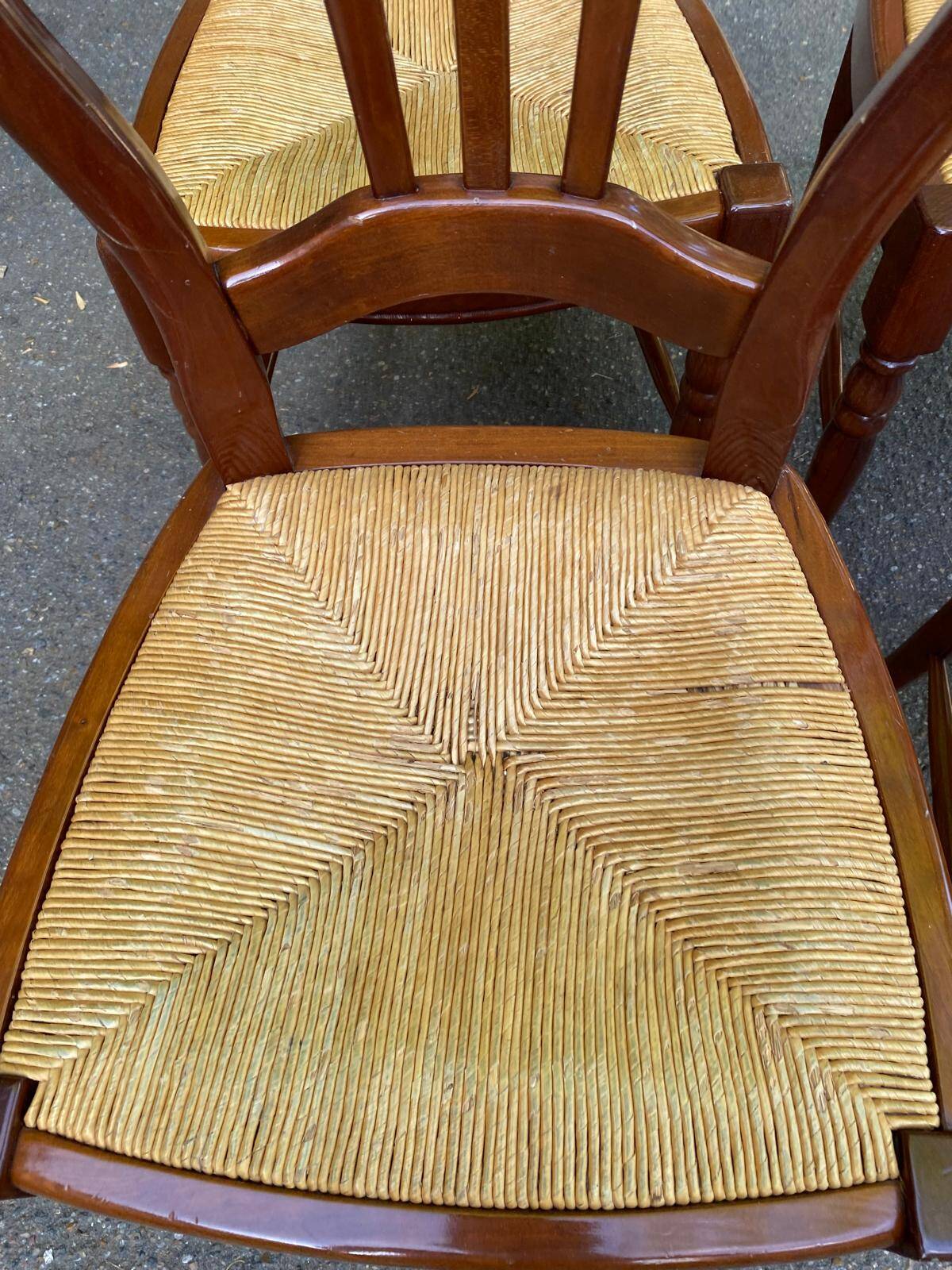 4 country-style medallion chairs in solid cherry with rush seats from the 1990s.