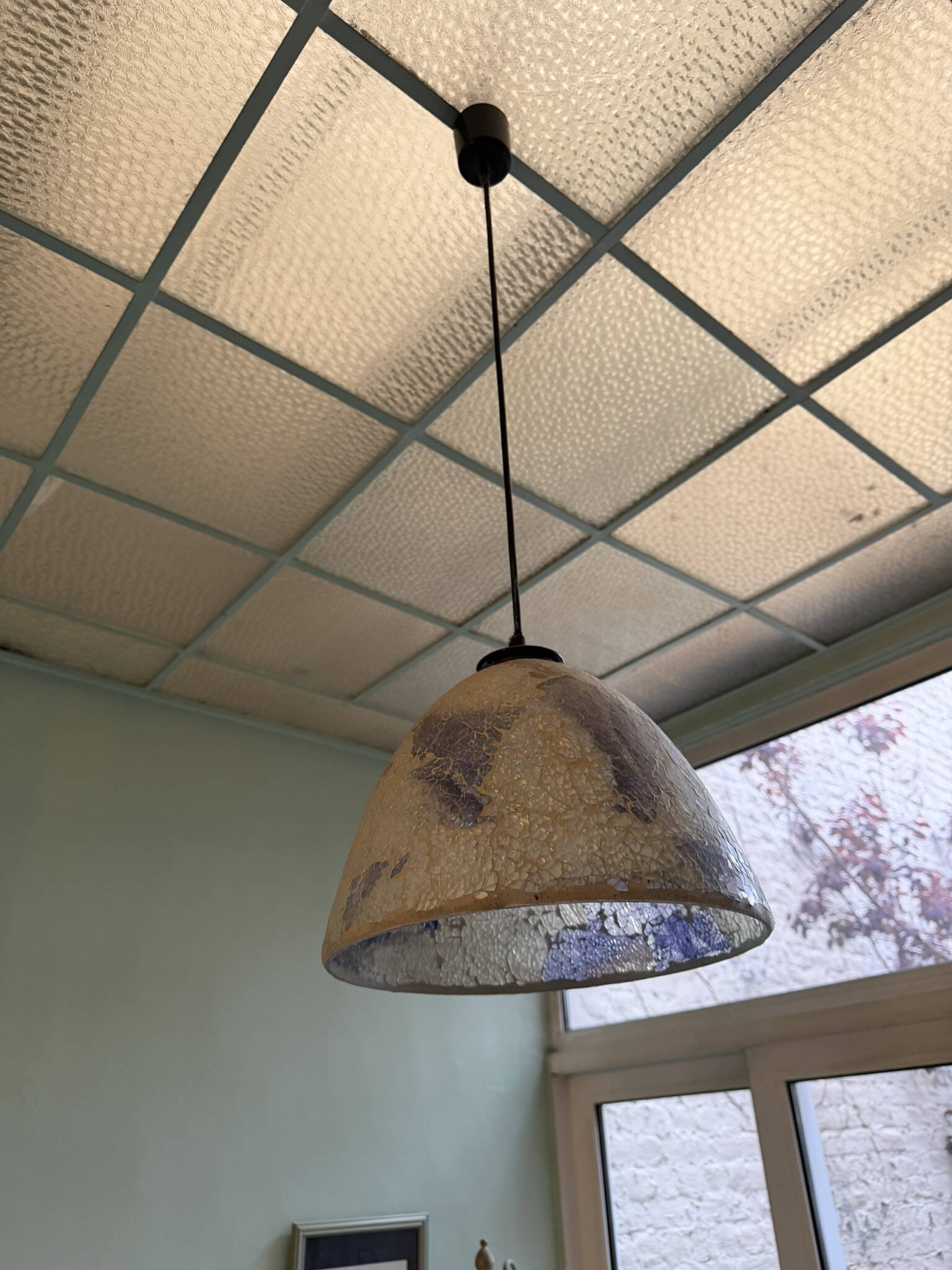 Blue/white glazed ceramic suspension