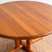 Table ronde extensible en teck de Dyrlund, Danemark