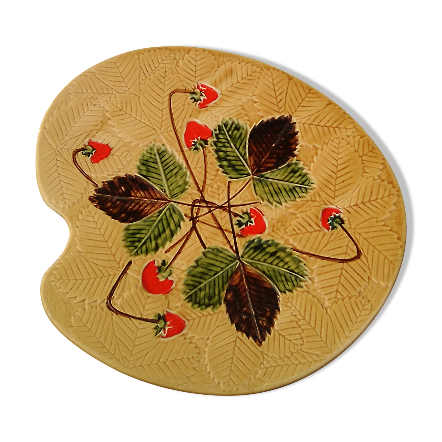 Plate in the shape of a painter's palette decoration strawberry ceramic Poet Laval L 30 cm